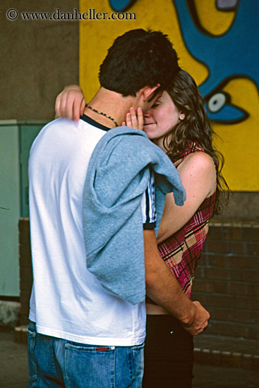 people kissing. kissing-couple.jpg