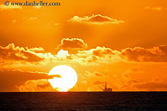 ocean sunset photos. oil-rig-n-ocean-sunset-3.jpg