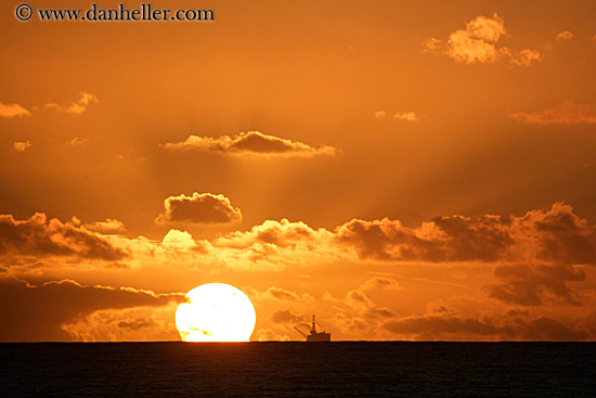 ocean sunset. oil-rig-n-ocean-sunset-4.jpg