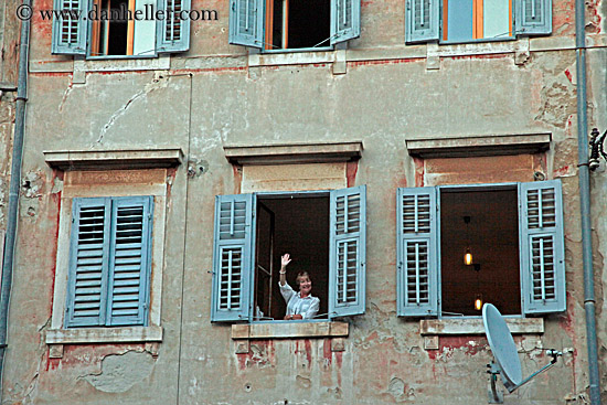 http://www.danheller.com/images/Europe/Croatia/Rovinj/People/woman-waving-from-window-big.jpg