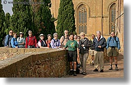 europe, groups, horizontal, italy, people, pienza, tourists, tours, towns, tuscany, photograph