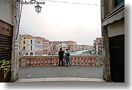 europe, horizontal, italy, looking, over, people, rialto bridge, venecia, venezia, venice, photograph