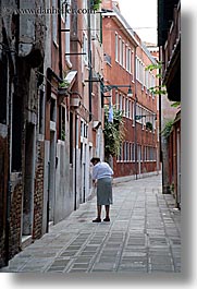 europe, italy, streets, sweeping, venecia, venezia, venice, vertical, womens, photograph