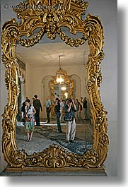 http://www.danheller.com/images/Europe/Turkey/Istanbul/TopkapiPalace/big-fancy-mirror.jpg