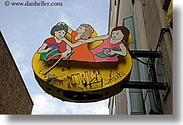 alleys, america, arts, cartoon, horizontal, north america, pacific northwest, people, pike place, posts, seattle, signs, united states, washington, western usa, womens, photograph