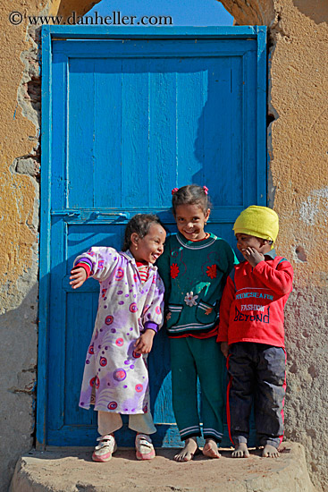 children-n-blue-door-03.jpg