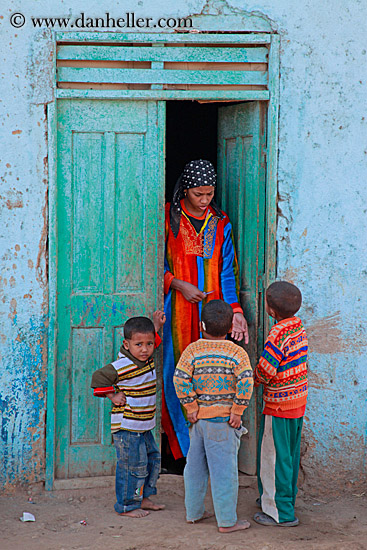 children-w-woman-in-doorway-01.jpg