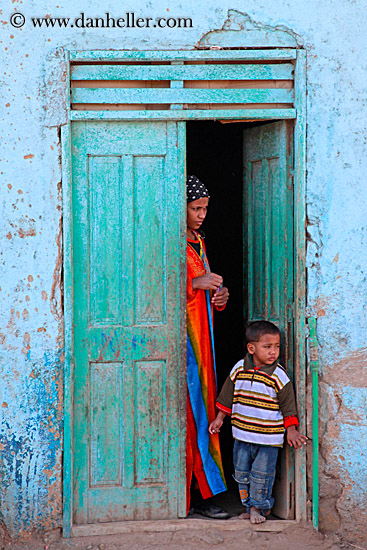 children-w-woman-in-doorway-03.jpg