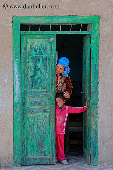children-w-woman-in-doorway-05.jpg