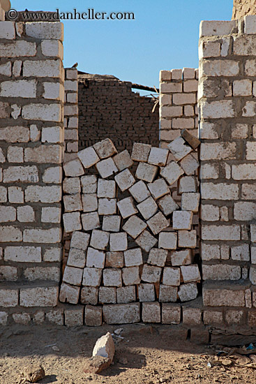 oddly-stacked-bricks-01.jpg