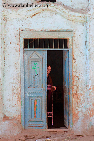 woman-in-doorway-01.jpg