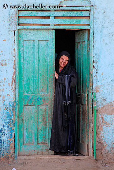 woman-in-doorway-05.jpg