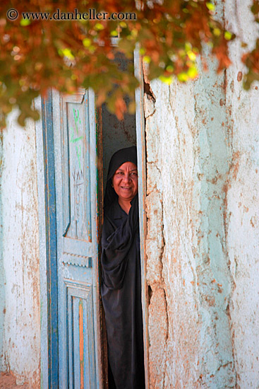 woman-in-doorway-09.jpg