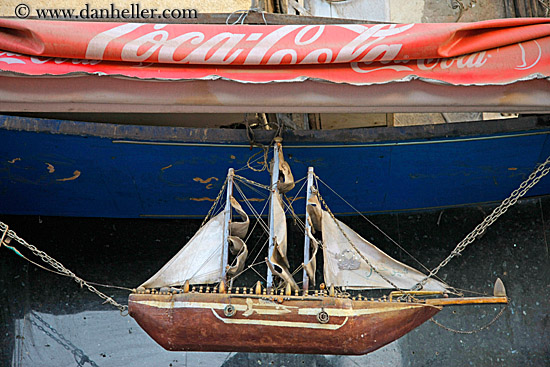 wooden-model-ship-n-coca_cola.jpg