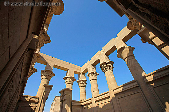 pillars-upview-02.jpg