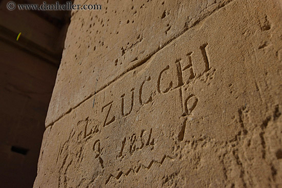 zuchhi-graffiti-bas_relief-01.jpg