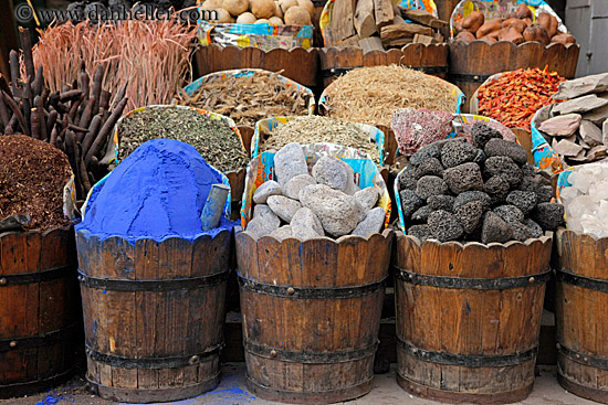 spices-in-barrels-02.jpg