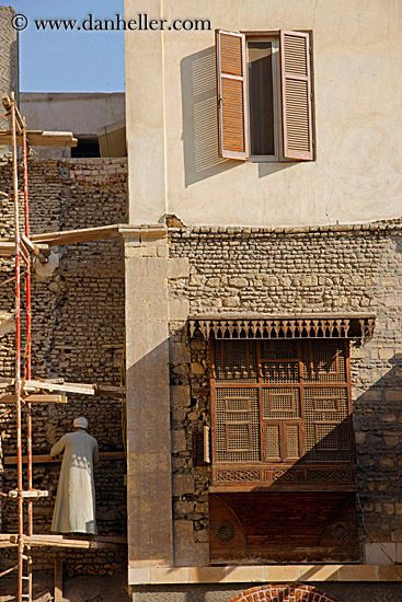 arab-on-scaffolding-01.jpg