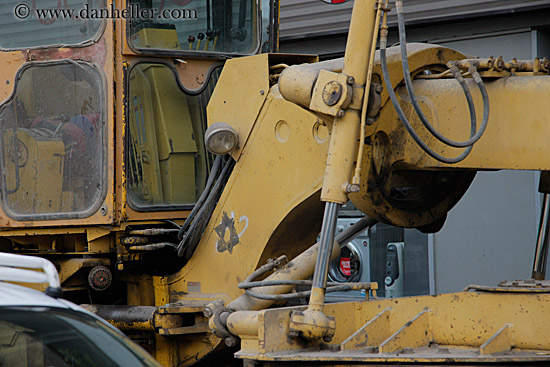 jewish-star-on-construction-equipment.jpg