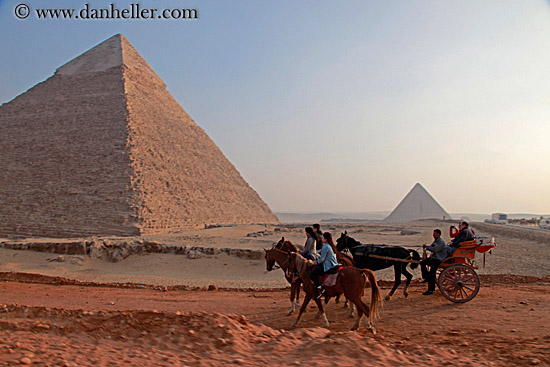 horse-n-carriage-n-pyramid-02.jpg