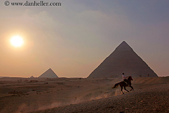 horse-n-pyramids-02.jpg