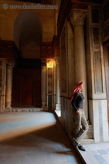 victoria-n-keffiyeh-in-mosque-01.jpg