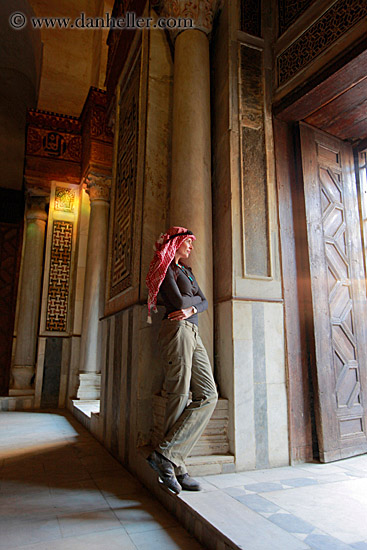 victoria-n-keffiyeh-in-mosque-03.jpg