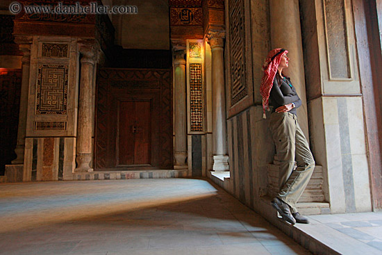 victoria-n-keffiyeh-in-mosque-04.jpg