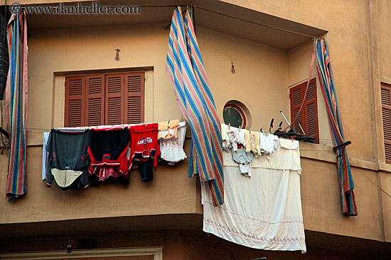 hanging-laundry-03.jpg