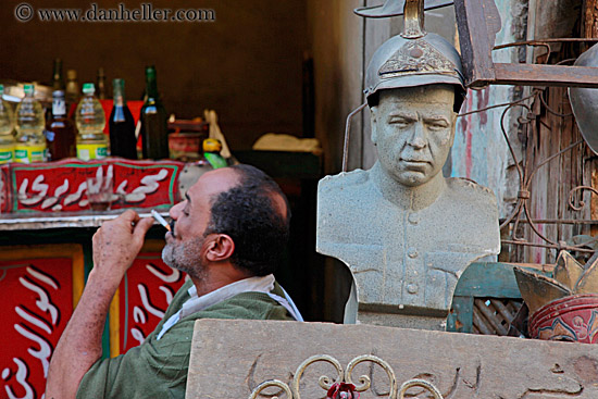 man-smoking-n-military-statue.jpg