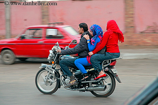 motorcyce-n-man-n-women-01.jpg