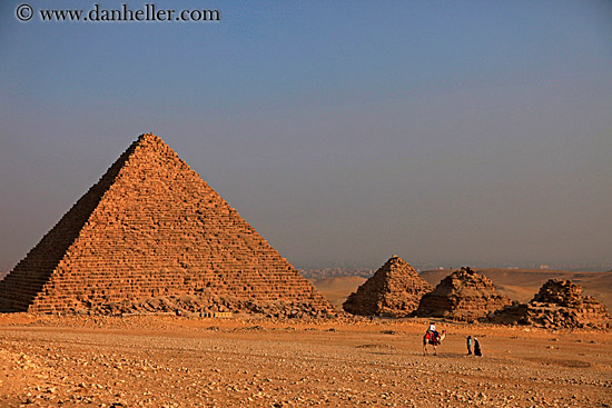 pyramids-n-camels-01.jpg