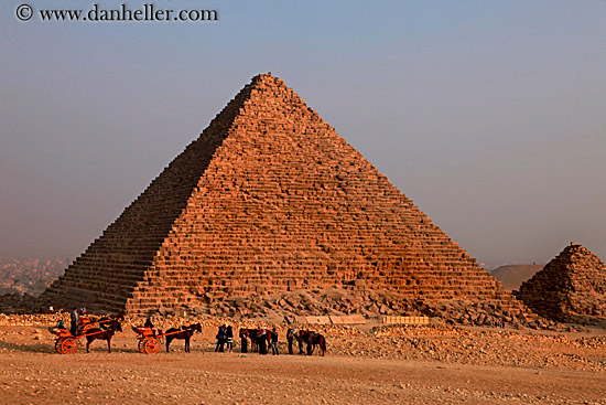 pyramids-n-camels-04.jpg