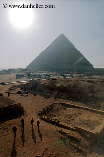 walking-shadows-n-pyramid-01.jpg