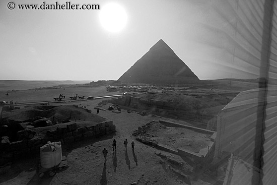 walking-shadows-n-pyramid-02.jpg