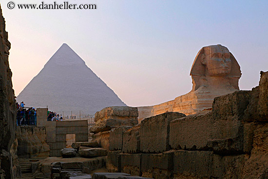 sphinx-n-pyramid-03.jpg