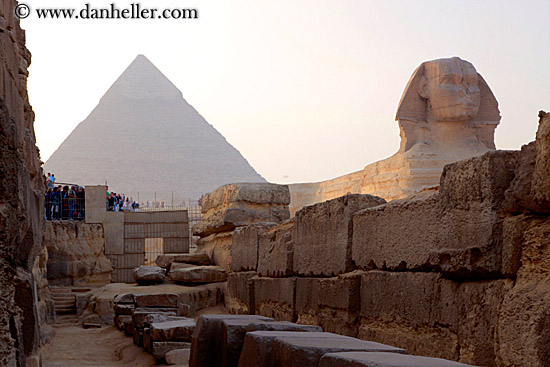 sphinx-n-pyramid-04.jpg