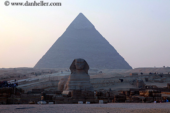 sphinx-n-pyramid-05.jpg