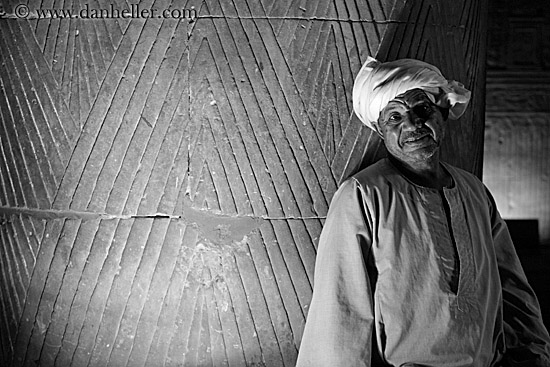 arab-man-n-temple-bw.jpg