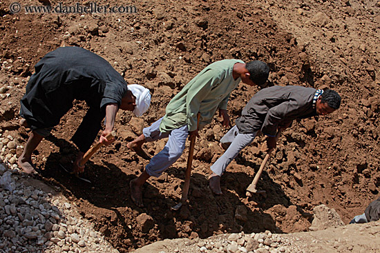 digging-workers.jpg