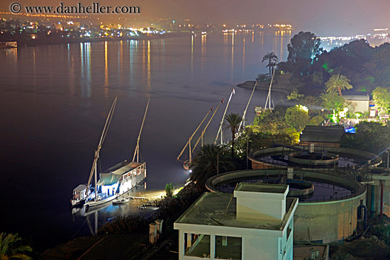 foggy-nile-n-ship-at-nite-04.jpg