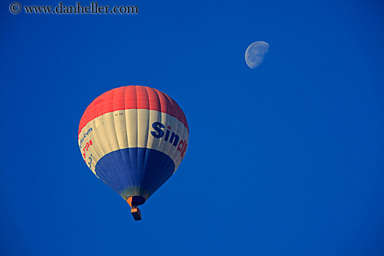 hot-air-balloons-n-moon-02.jpg
