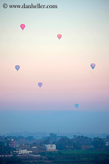 hot-air-balloons-n-mtns-01.jpg