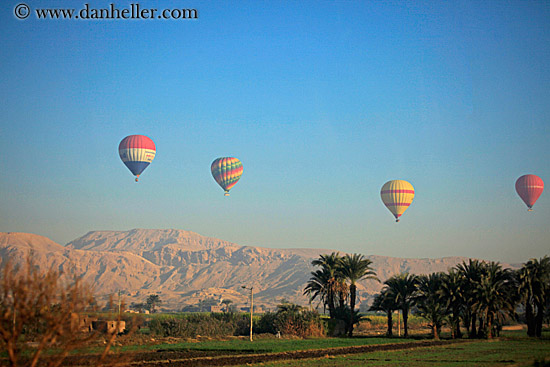 hot-air-balloons-n-mtns-05.jpg