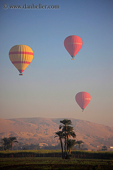 hot-air-balloons-n-mtns-06.jpg