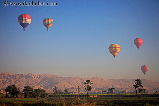 hot-air-balloons-n-mtns-07.jpg