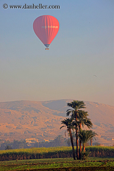 hot-air-balloons-n-mtns-08.jpg