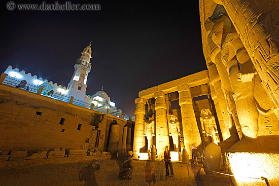 mosque-n-statues-at-night-02.jpg