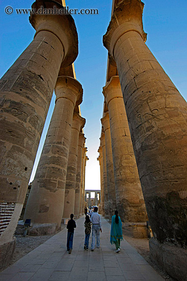 pillars-upview-02.jpg