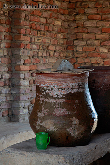 pots-in-brick-room-01.jpg
